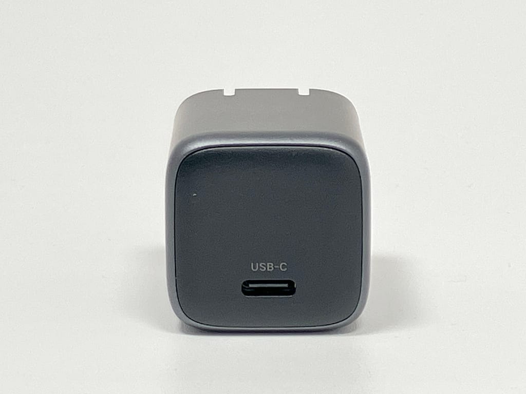 UGREEN Nexode Mini 30W GaN の正面写真