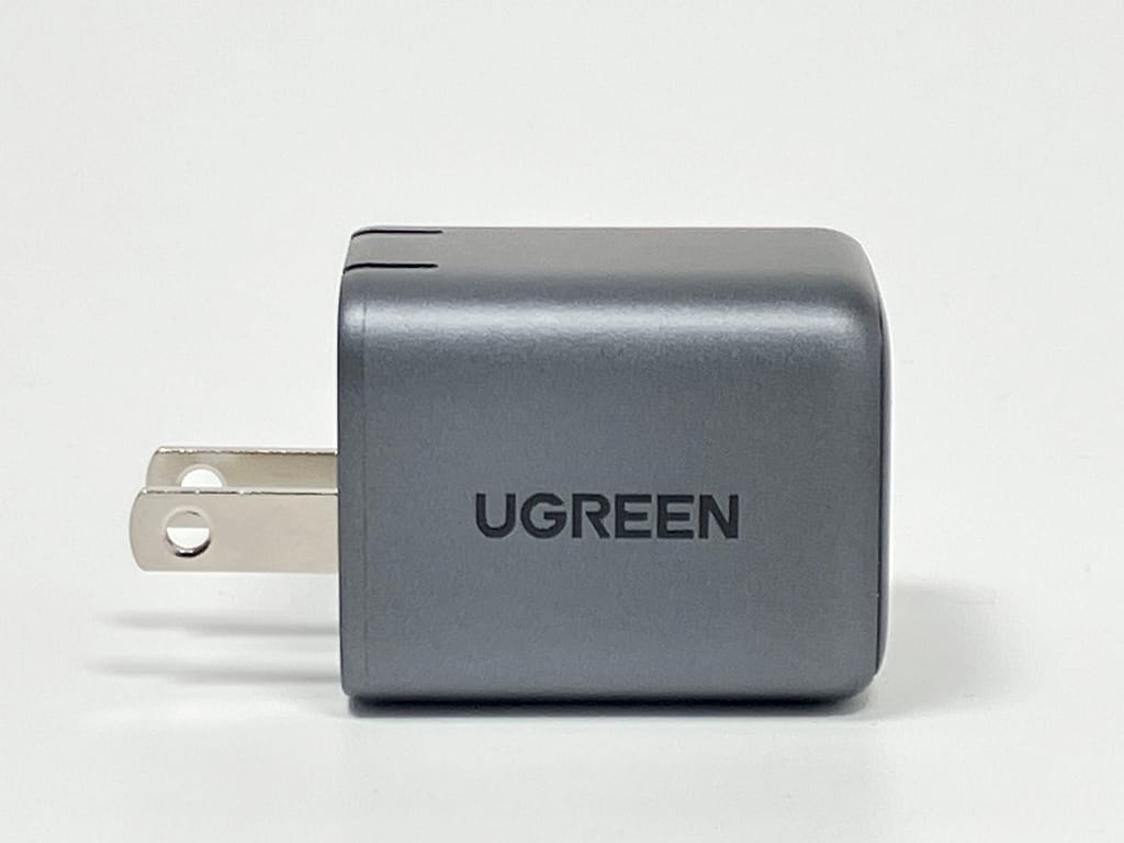 UGREEN Nexode Mini 30W GaN の側面写真