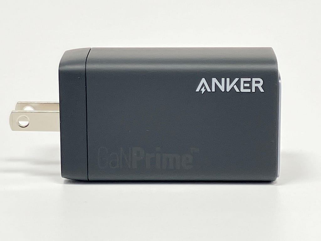 Anker 735 Charger (GaNPrime 65W) の側面写真