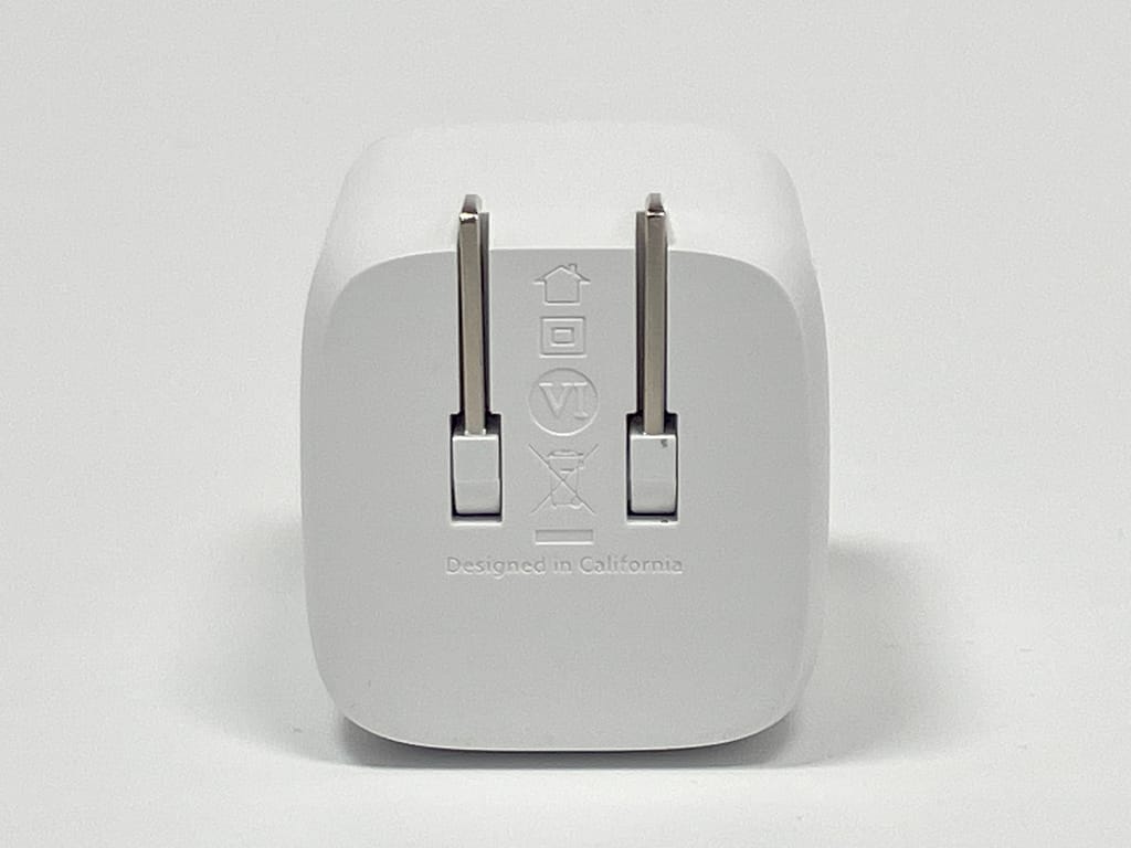 Belkin BoostCharge Pro PPS 65W Dual USB-C GaN の背面とプラグ形状