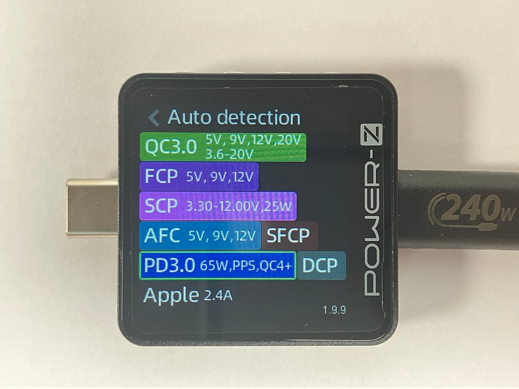 UGREEN Nexode PD 65W GaN の対応プロトコルをUSBテスターで確認している様子