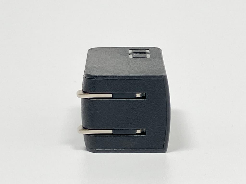 CIO NovaPort SOLOⅡ 65W1C の背面とプラグ形状