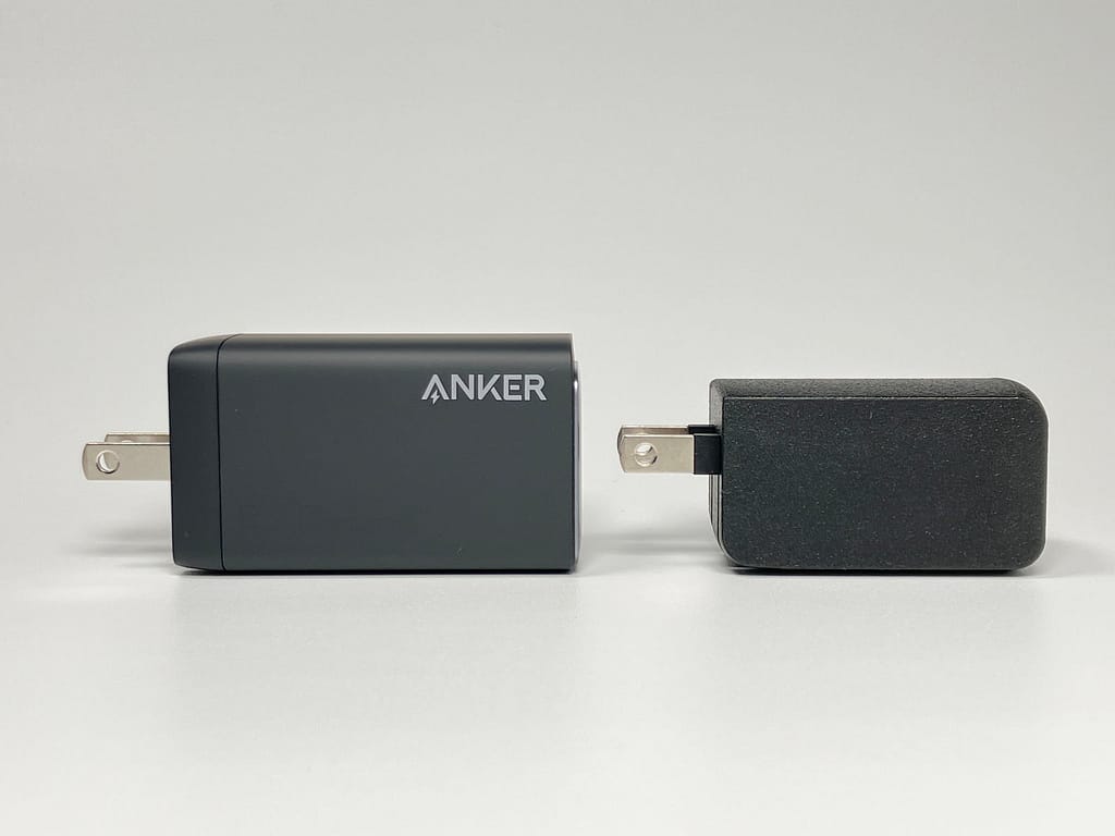 CIO NovaPort SOLOⅡ 65W1C と Anker 735 Charger (GaNPrime 65W) の側面比較